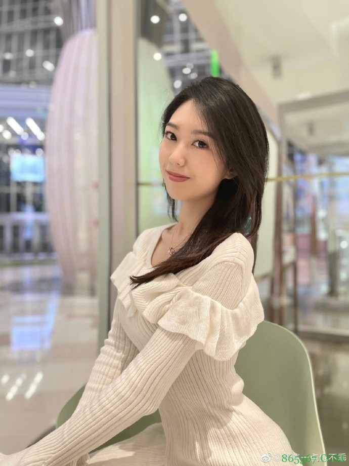 金金女友？张镇麟与中传18级小姐姐频繁互动：喵喵喵