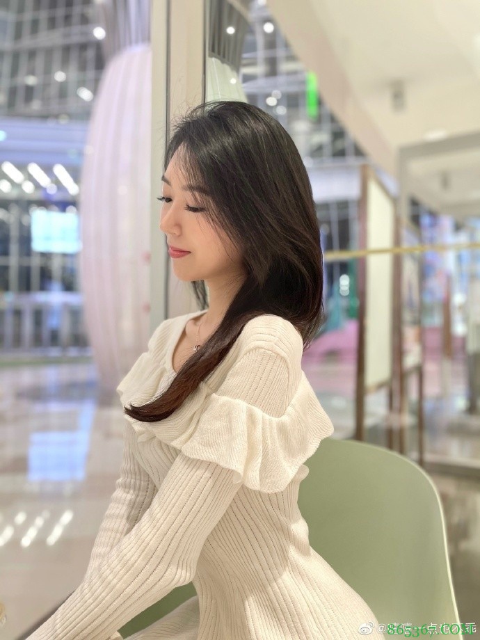 金金女友？张镇麟与中传18级小姐姐频繁互动：喵喵喵