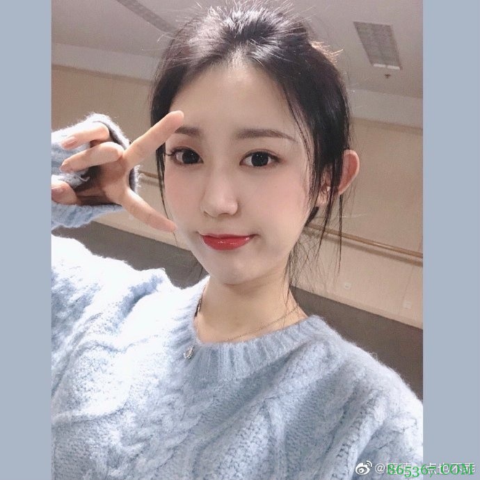 金金女友？张镇麟与中传18级小姐姐频繁互动：喵喵喵