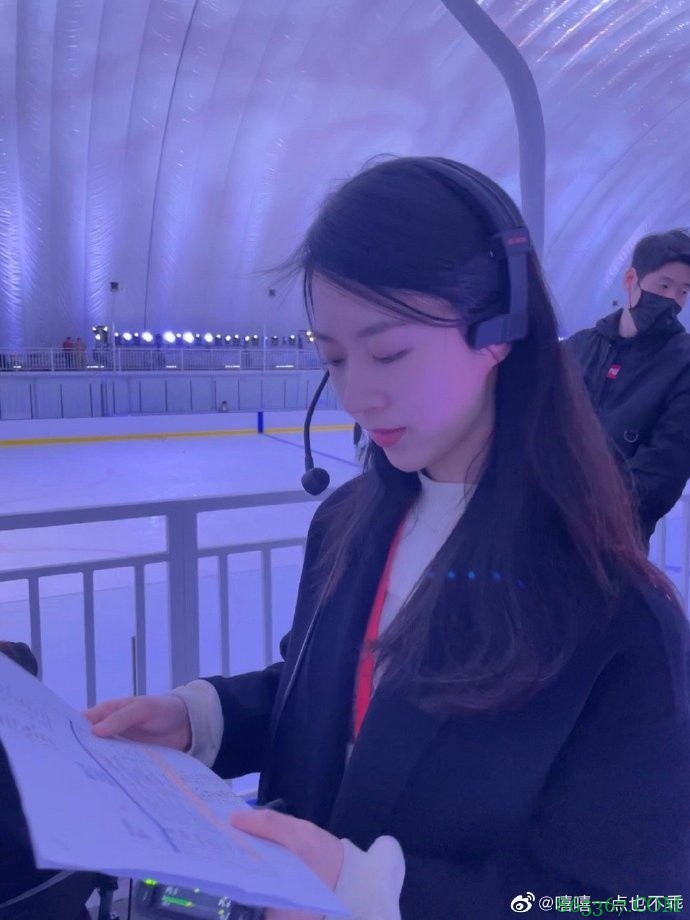 金金女友？张镇麟与中传18级小姐姐频繁互动：喵喵喵