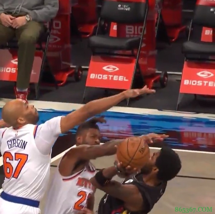 艺术啊!欧文今日首节超高难度上篮 慢动作更为惊艳