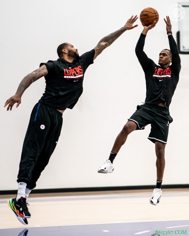 重聚！快船官推晒考辛斯隆多训练合练图