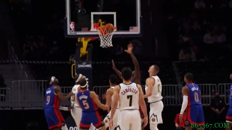 搁这儿二人转呢？约基奇与戈登连续传来传去后进球