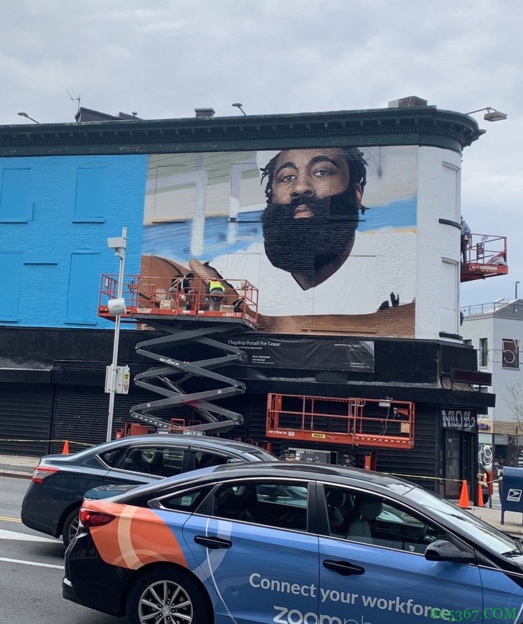 心情愉悦哈工头？哈登发推晒自己的壁画铺设过程