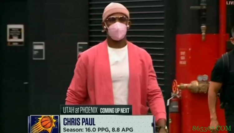 爱了!保罗今日赛前身着粉色系主题服装入场