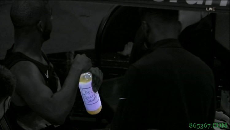 维金斯直呼内行！保罗饮料包装上写着“克里斯的秘密武器”