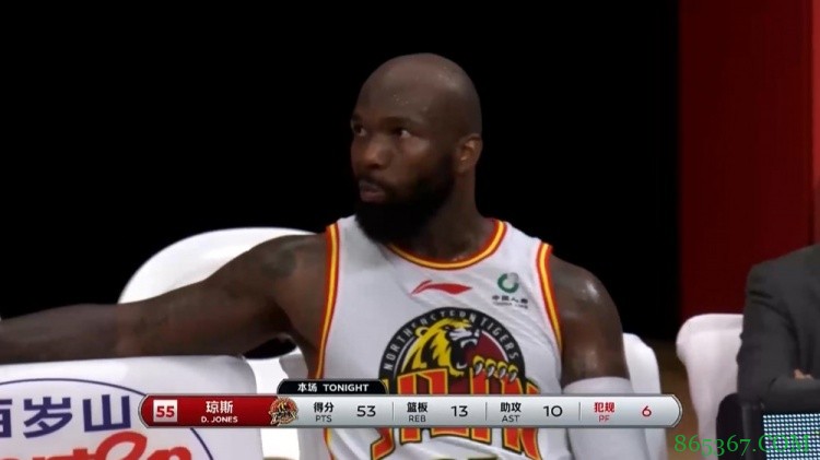 鞠躬尽瘁！琼斯全场狂砍53分13篮板10助攻 最终6犯下场