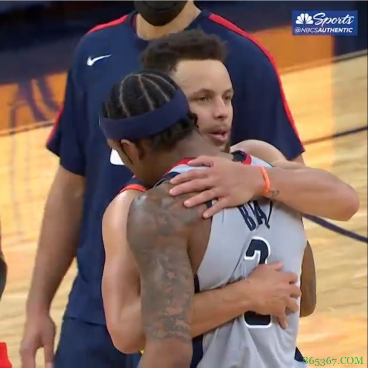 ?互相尊重！库里&比尔赛后拥抱致意