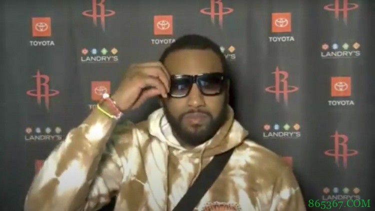 沃尔:我们本赛季很难进季后赛了 但有我这个领袖在我们不会放弃