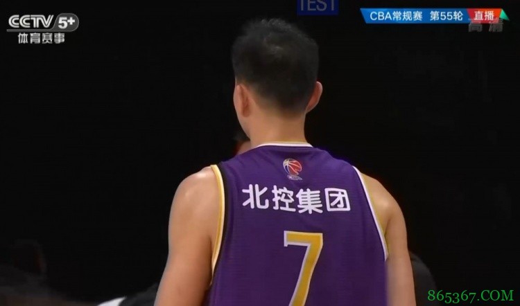 俞长栋对郭艾伦违体犯规 被驱逐出场 下场停赛