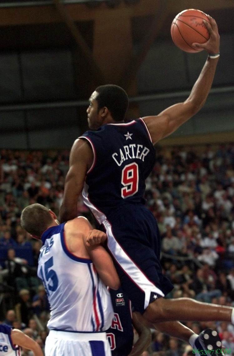 ?说球解字:乔治布里奇斯把对手挂在海报上?詹杜威也经常干!