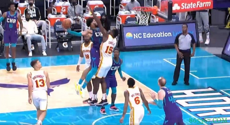 赛季最佳之一！布里奇斯滑翔战斧隔扣卡佩拉 詹姆斯打call