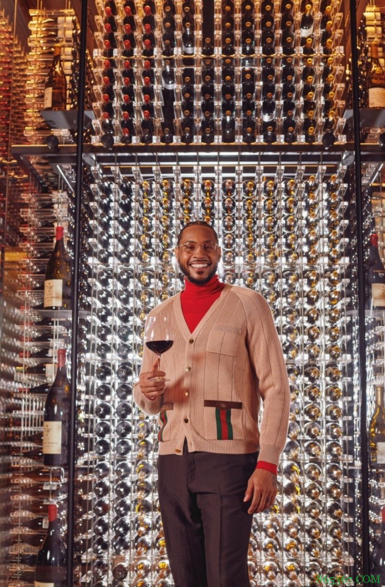 谁更有范？安东尼晒自己与韦德&巴特勒共品红酒的照片