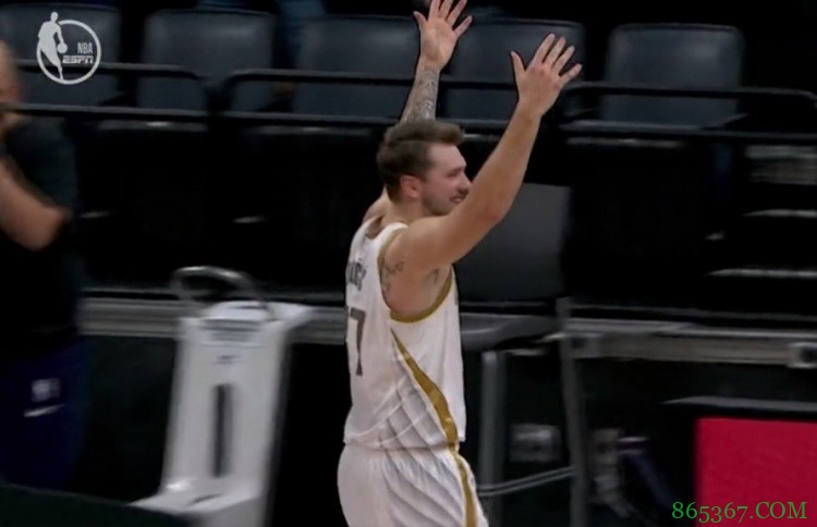 铂金谈东契奇绝杀:他太特别了 他以后什么表现都不会让我意外了