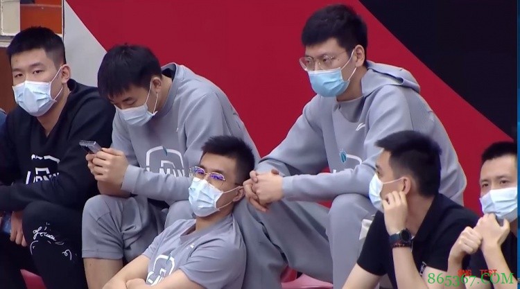 考察考察！辽宁全队现场观战吉林VS广厦首轮比赛