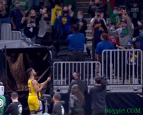 勇士VS绿军述评：伟大球员！史蒂芬-库里超越胜负的震撼表演