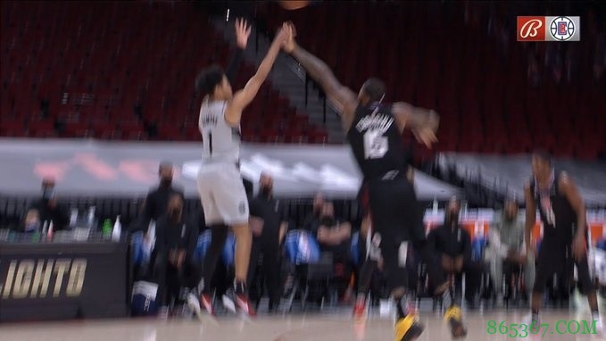 大型双标现场？看来乔治说快船得不到哨是真的？