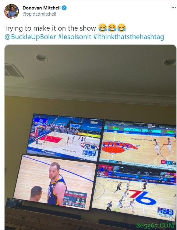 都不耽误！ 米切尔宅家晒照 四台电视相连 同时看四场球