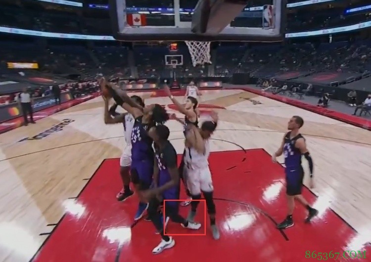 猛龙官方：布歇左膝扭伤 本场比赛不会回归