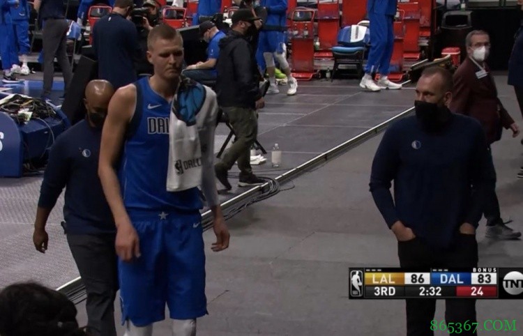 波尔津吉斯落地左脚踝扭伤 本场比赛不会回归