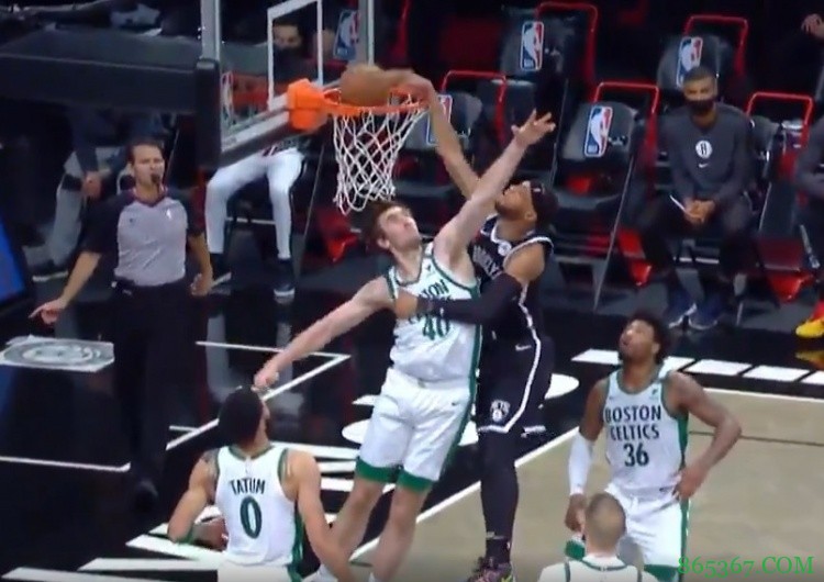 25cm身高差！布鲁斯-布朗暴力隔扣绿军2米18大中锋