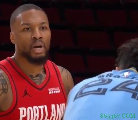 疯狂对喷+对飚!利拉德第三节15分vs狄龙17分