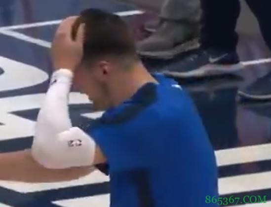 ?原谅我笑了!东契奇秀背身勉扣:啊!我磕到头了?