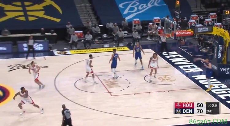 极速进攻!约基奇底线长传助攻多齐尔扣篮 仅用0.8秒