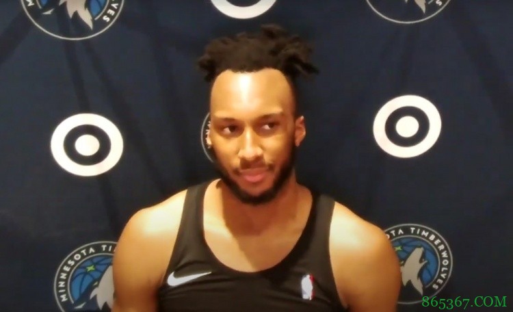 奥科吉:爱德华兹有5次抢断 从那之后他就一直在自吹自擂