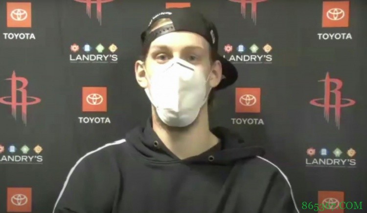 送出11助攻!奥利尼克谈客串控卫:非常享受 我从小一直打控卫