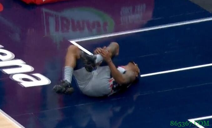 致敬！比尔砍下33分6板 最后时刻拼到抽筋