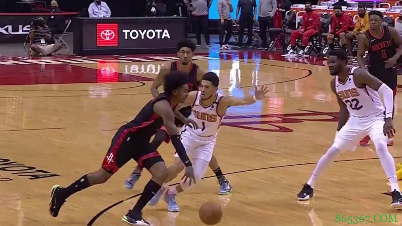 ?布克36+6+6 艾顿27+11 保罗19+5+11 太阳险胜火箭豪取6连胜