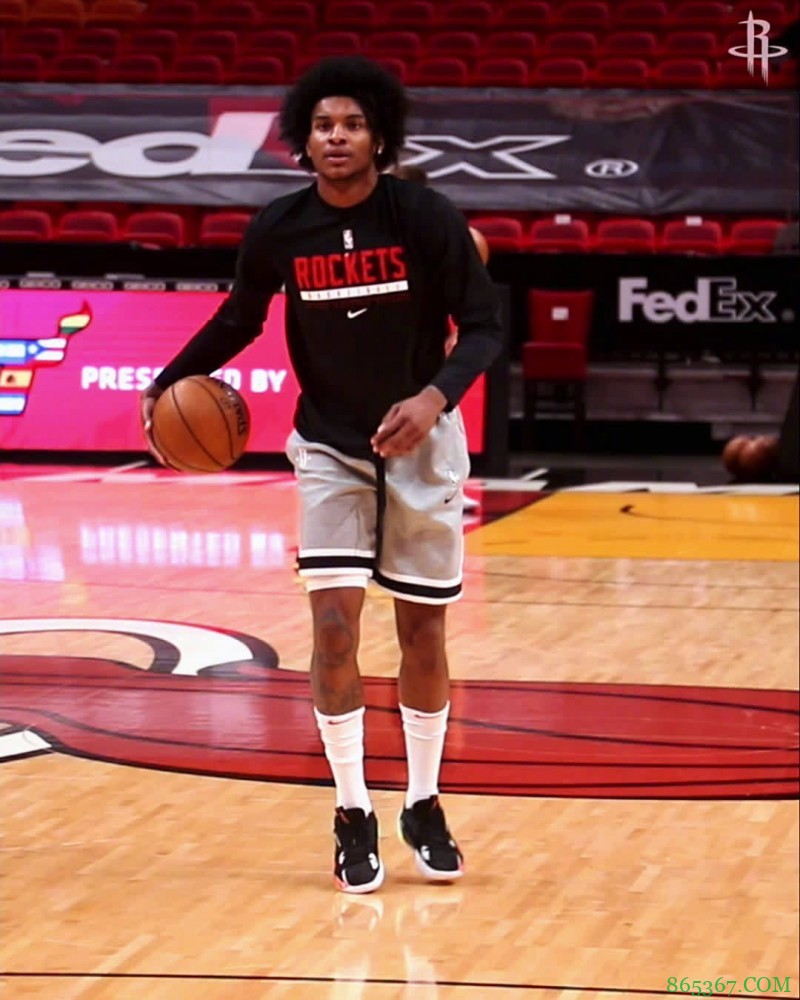 ?纳恩30+7+8 邓罗19分 伍德18+7 热火大胜火箭