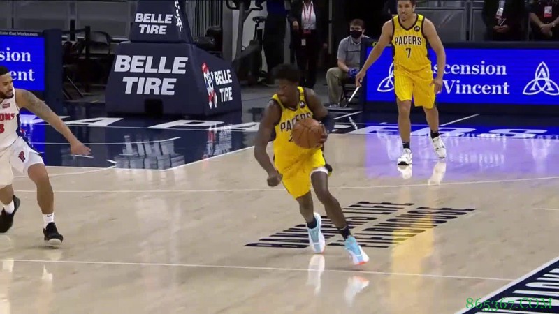 ?普拉姆利17+21+5 布罗格登26+8 勒韦尔25+7 步行者战胜活塞