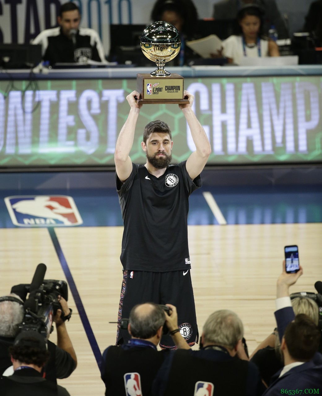 专访|乔-哈里斯:三分大赛奖杯忘记扔哪了 哈登能调动大家积极性