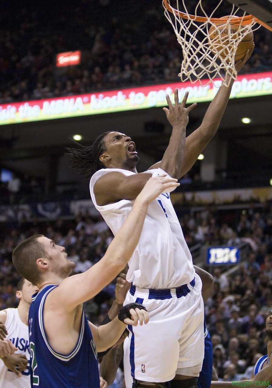 【亲笔】波什：大学运动员没有薪水也太疯狂了