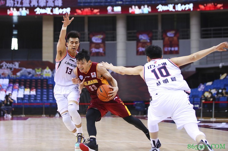 媒体人:半决赛CBA官方MVP和体坛周报MVP直接对阵?