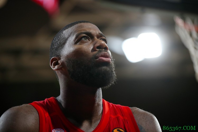 美记:30岁门罗试图重返NBA 生涯场均13分8篮板