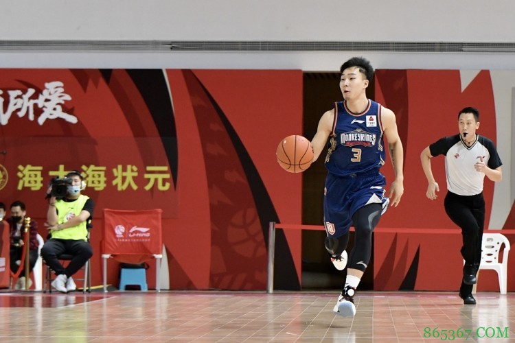 同曦官方：杨皓喆上篮不慎崴脚 左距骨骨挫伤 没有伤到韧带