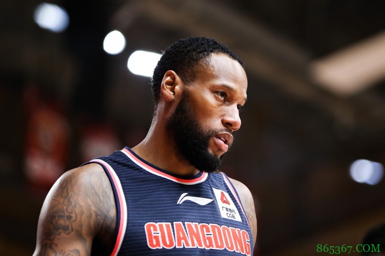 杜锋:本来今天想让威姆斯轮休的 但是队员受伤所以就让他上场