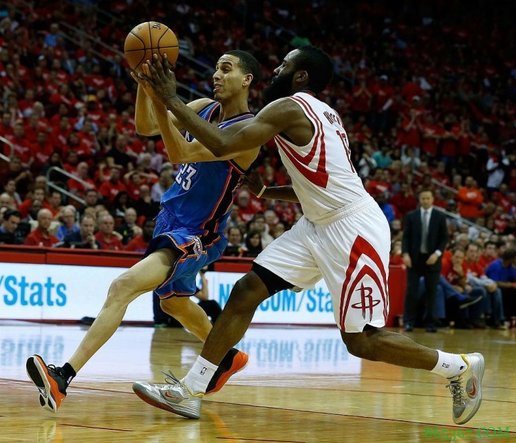 历史今天：凯文-马丁11球砍50分创纪录 该纪录10年后被哈登追平