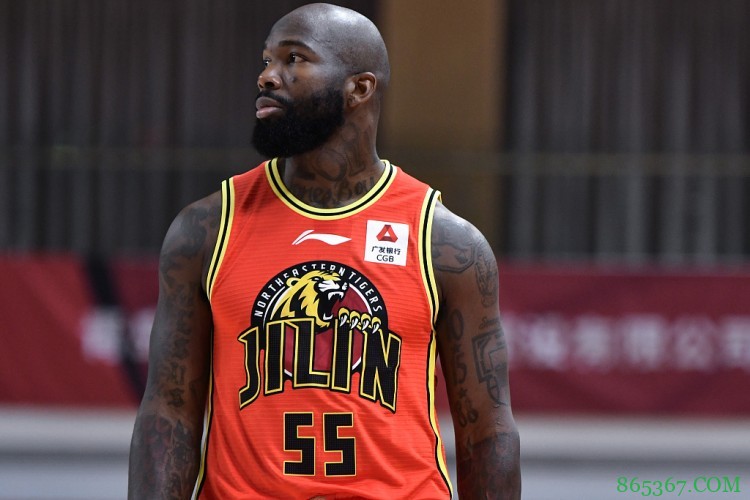 真带不动!琼斯本赛季两次砍下50+三双 但吉林全部输球