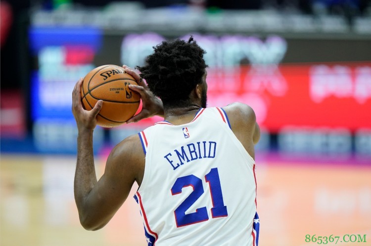 本赛季76人vs凯尔特人3场比赛 恩比德命中罚球47次&绿军全队45次