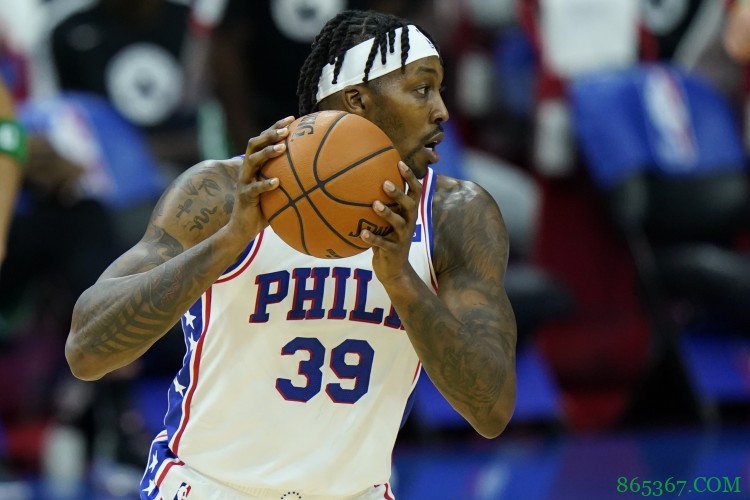 霍华德本赛季技犯达到15次 若再吃1T将被罚5000美元并停赛1场