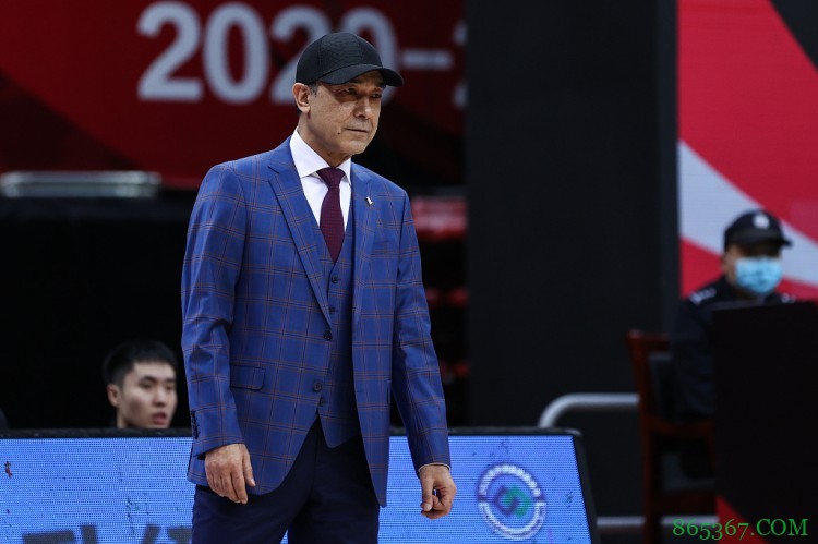 阿的江:有些球员不可能场场打满全场 年轻球员需跟上所有环节