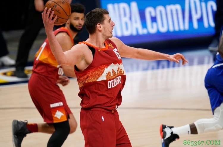 多齐尔:约基奇是我见过最好的四分卫之一 不管是NBA还是NFL