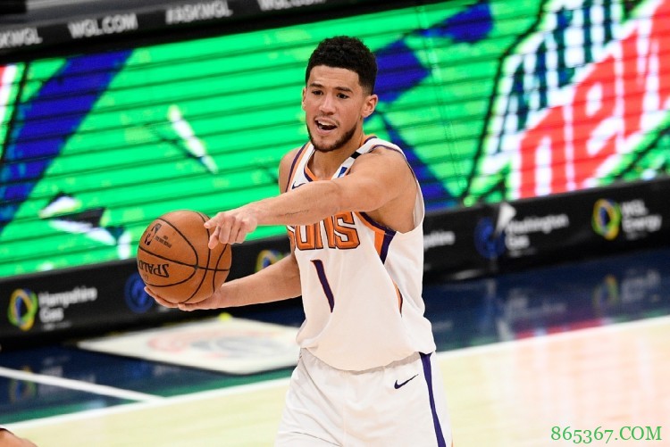 天生得分手!布克斩获生涯第14次40+ 超越雷-阿伦和克莱等人