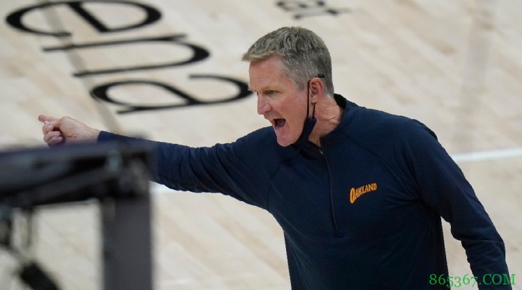 科尔:库里没有出场时间限制 我现在仍然是一个相对年轻的教练