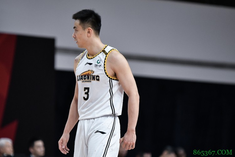 猛的离谱！赵继伟首节4分钟三记三分轰下10分