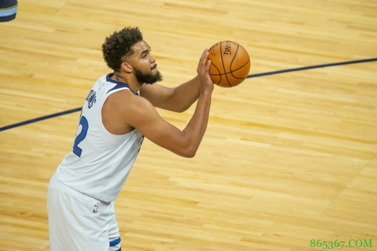 唐斯连续72场比赛命中三分 NBA有史以来中锋球员第一人